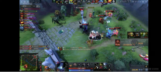 OPPO联合2025英雄联盟全球总决赛盛况，百城门店共同见证IG与T1对决